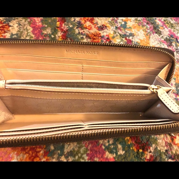 Michael Kors Wallet - Picture 4 of 4